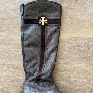 Tory Burch Boots sz 8 extended cal 16in.